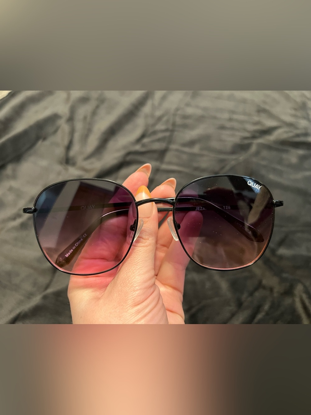 Quay Australia Jezabell Black Frame Pink Gradient Lens Sunglasses NWOT